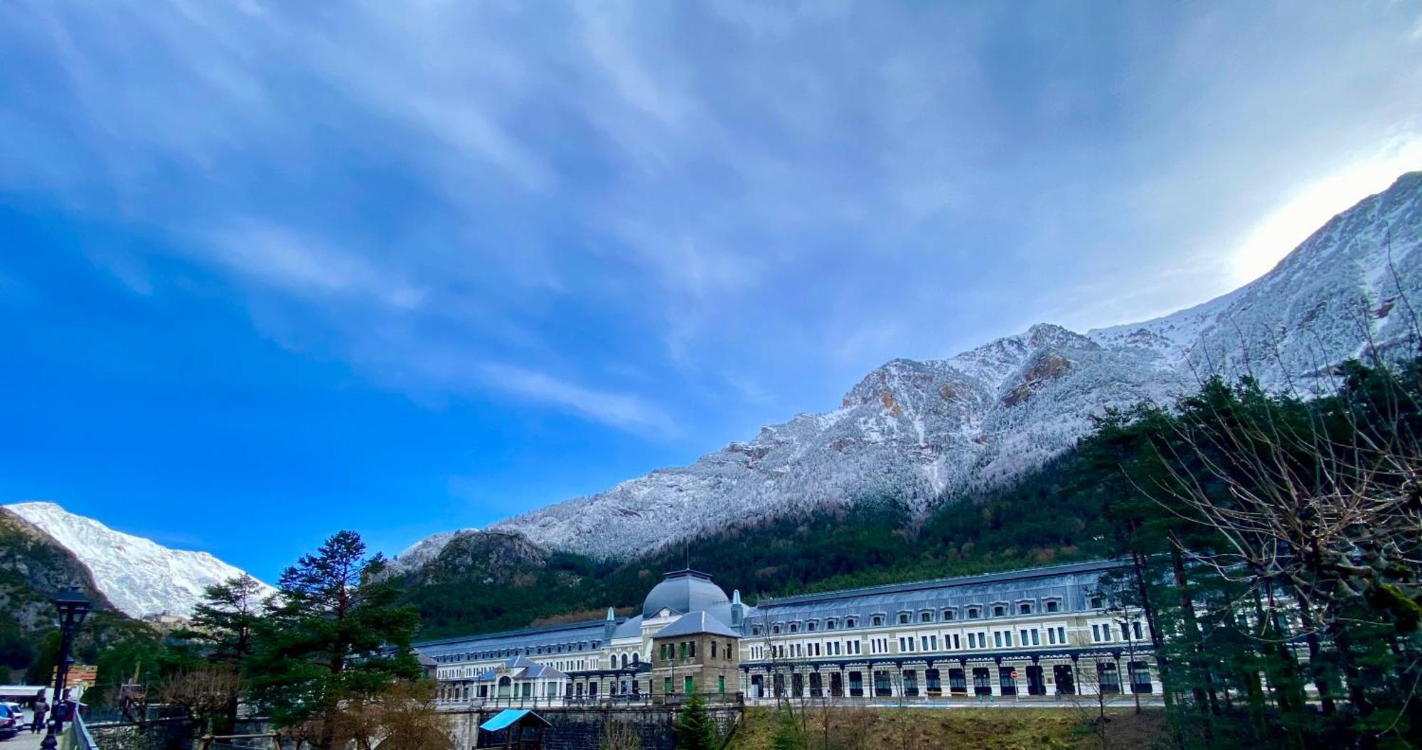 Calmfranc Atico Abuhardillado Con Vistas Al Rio Y La Montana Avistamiento De Ciervos En Canfranc Pueblo Экстерьер фото