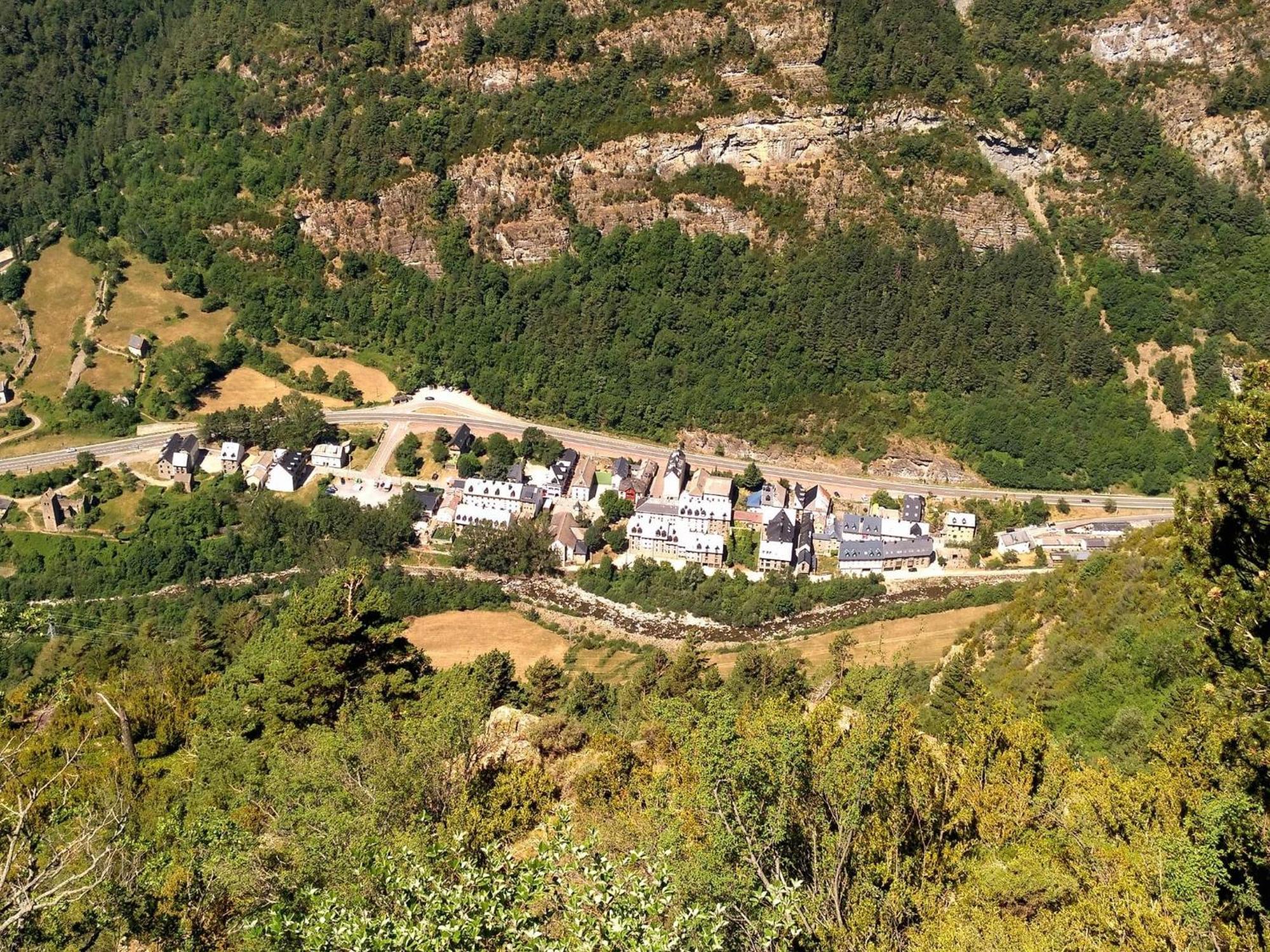Calmfranc Atico Abuhardillado Con Vistas Al Rio Y La Montana Avistamiento De Ciervos En Canfranc Pueblo Экстерьер фото